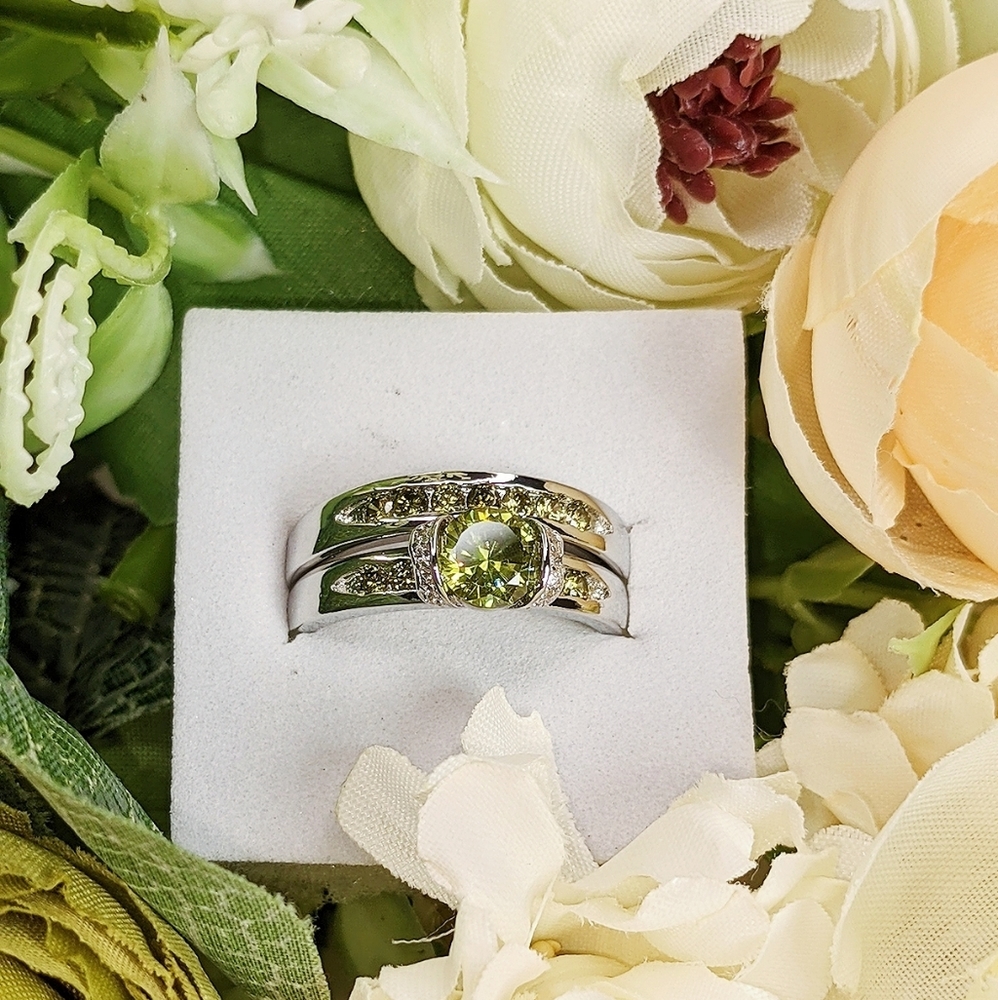 Round Cut 2.55ct Peridot Double Band